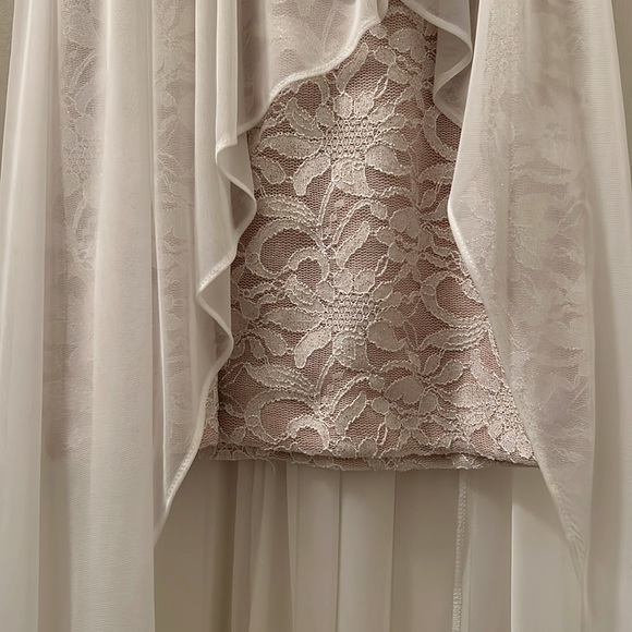 Morgan &  Co. - Off the Shoulder Lace & Chiffon Overlay Gown Junior's Size 5 - Picture 13 of 13